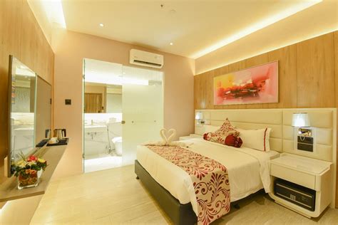 red hotel cubao